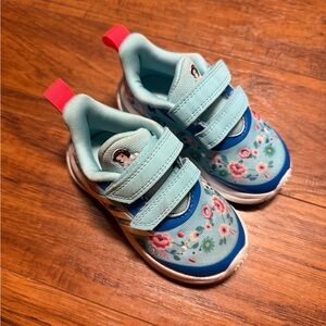 SNOW WHITE TODDLER ADIDAS SZ.6K